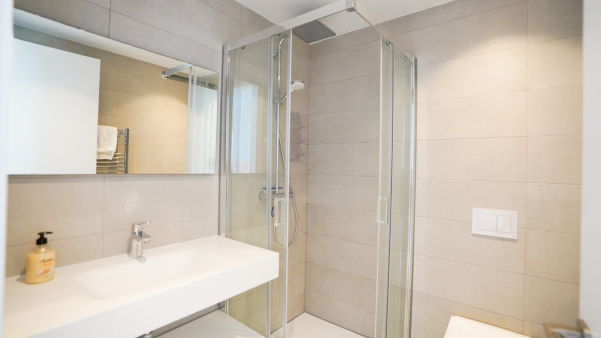 Photo 12 Detached Villa El Paraiso, Costa del Sol, Málaga – R5061181