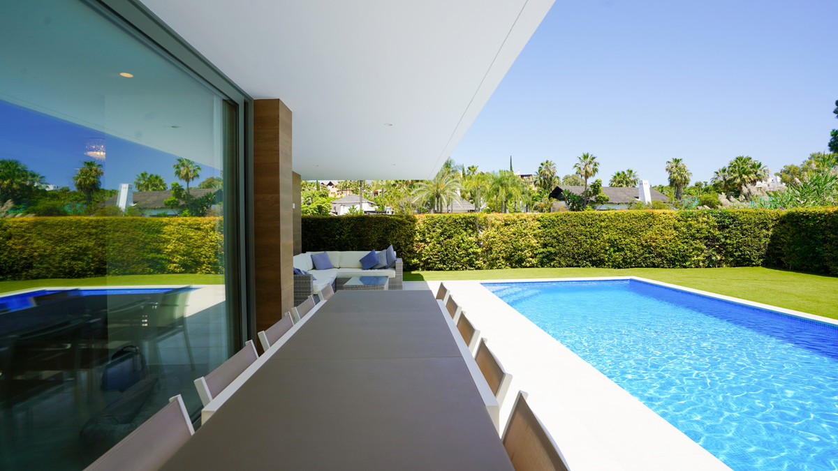 Photo 13 Detached Villa El Paraiso, Costa del Sol, Málaga – R5061181