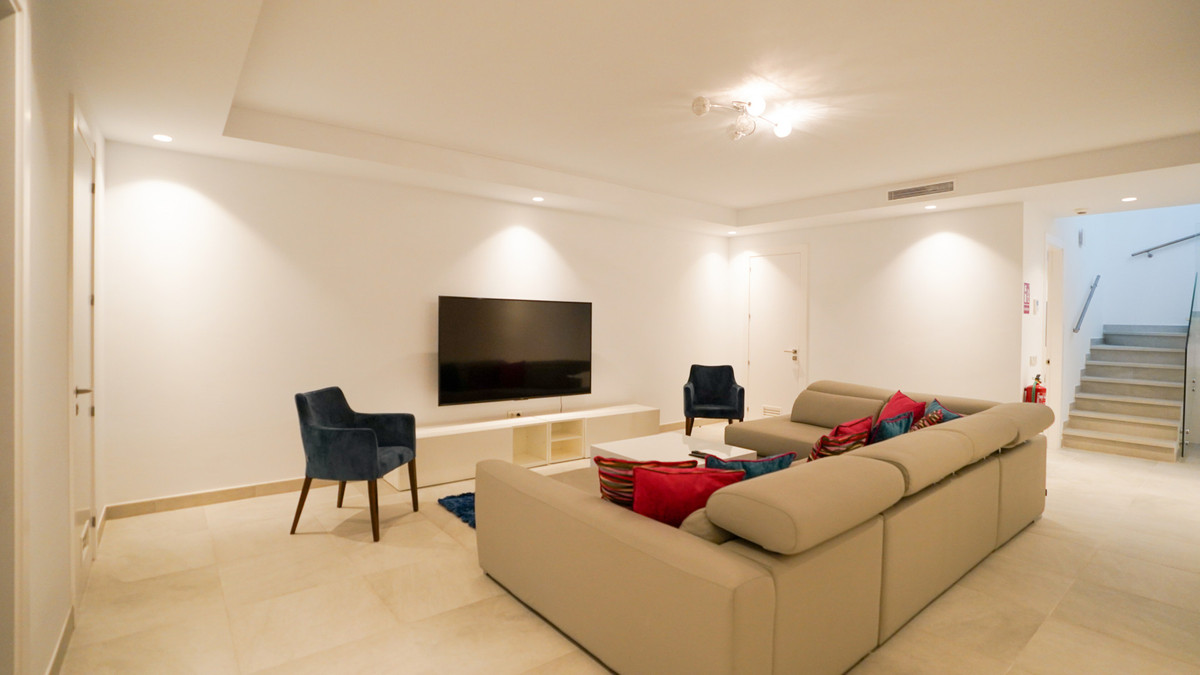 Photo 17 Detached Villa El Paraiso, Costa del Sol, Málaga – R5061181
