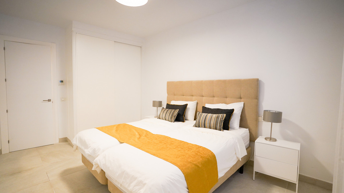 Photo 18 Detached Villa El Paraiso, Costa del Sol, Málaga – R5061181
