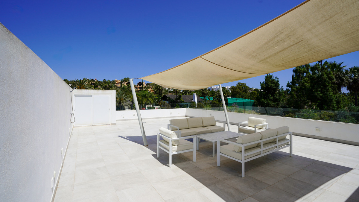 Photo 3 Detached Villa El Paraiso, Costa del Sol, Málaga – R5061181