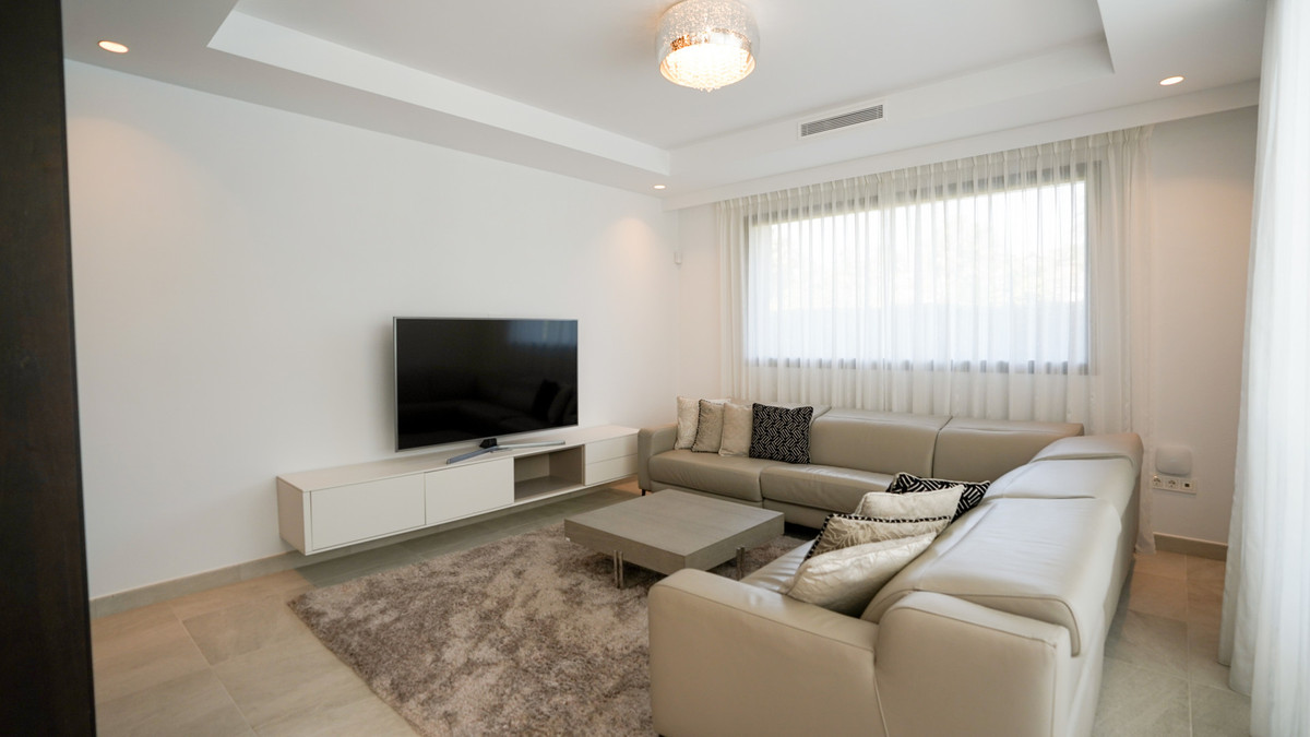 Photo 21 Detached Villa El Paraiso, Costa del Sol, Málaga – R5061181