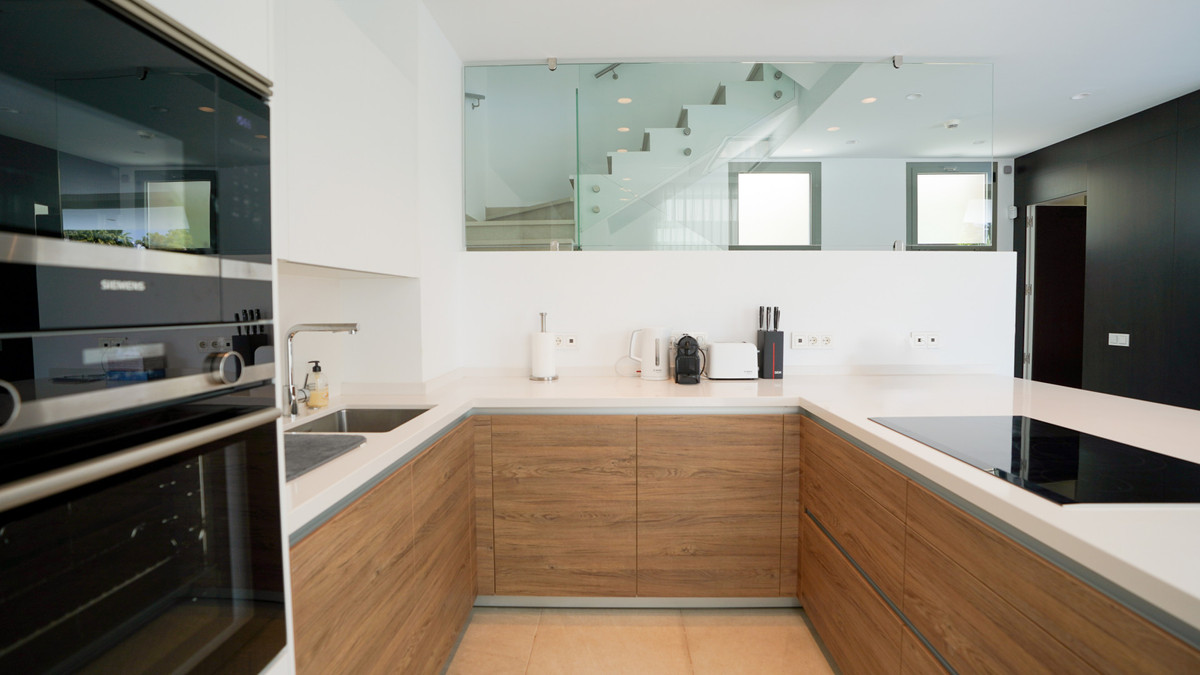 Photo 24 Detached Villa El Paraiso, Costa del Sol, Málaga – R5061181
