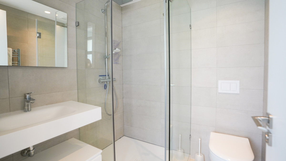 Photo 30 Detached Villa El Paraiso, Costa del Sol, Málaga – R5061181