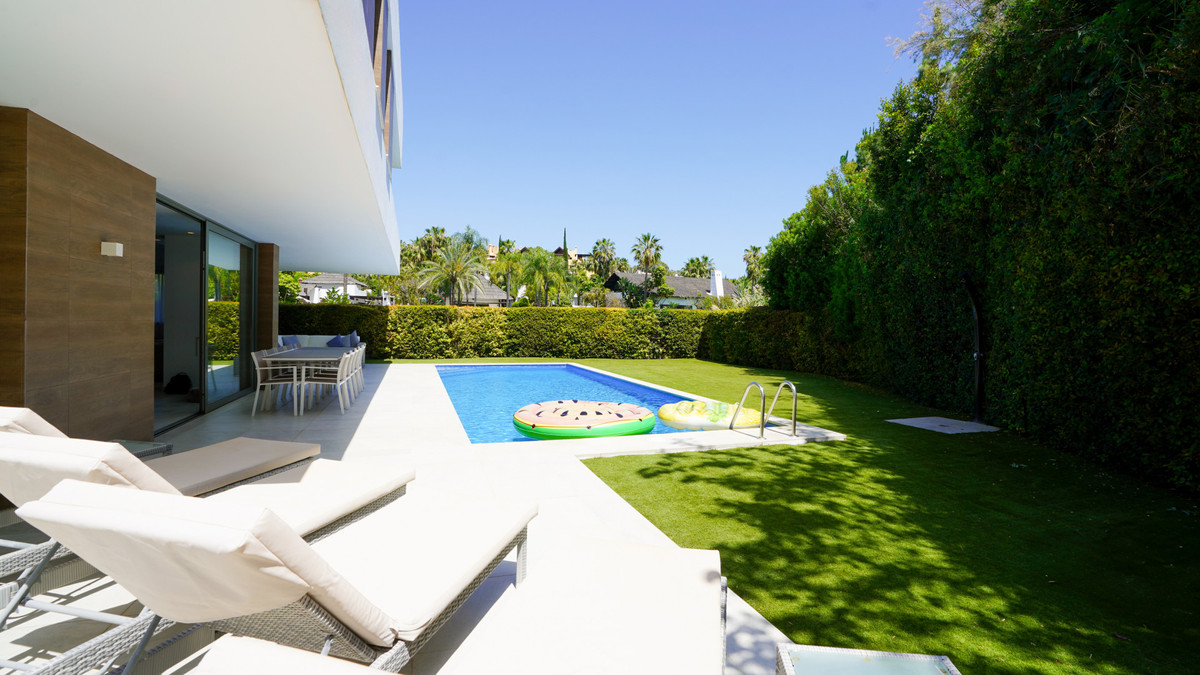 Photo 4 Detached Villa El Paraiso, Costa del Sol, Málaga – R5061181