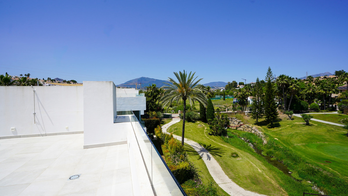 Photo 31 Detached Villa El Paraiso, Costa del Sol, Málaga – R5061181