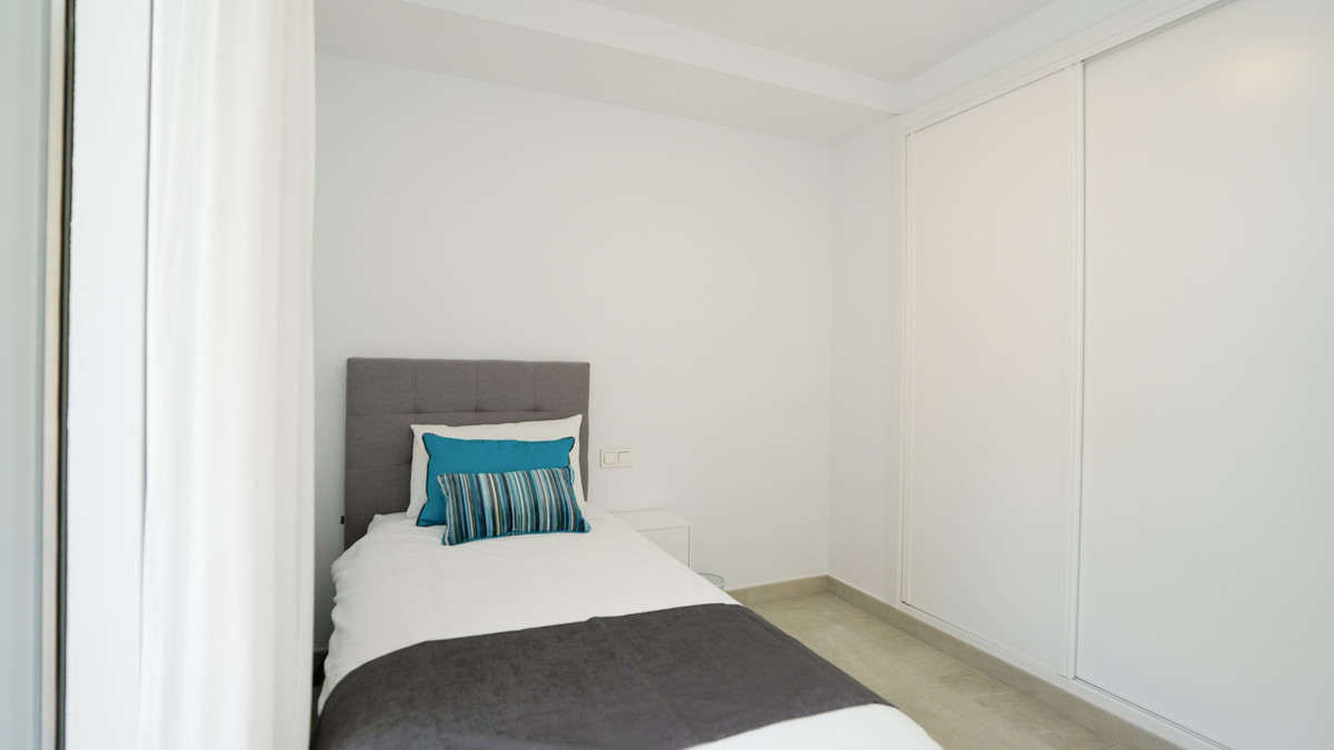 Photo 36 Detached Villa El Paraiso, Costa del Sol, Málaga – R5061181