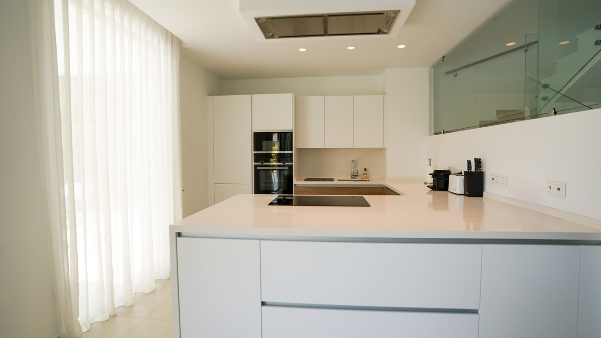 Photo 47 Detached Villa El Paraiso, Costa del Sol, Málaga – R5061181
