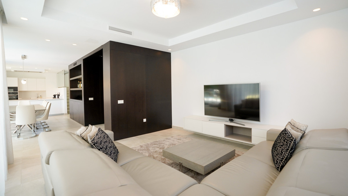 Photo 6 Detached Villa El Paraiso, Costa del Sol, Málaga – R5061181