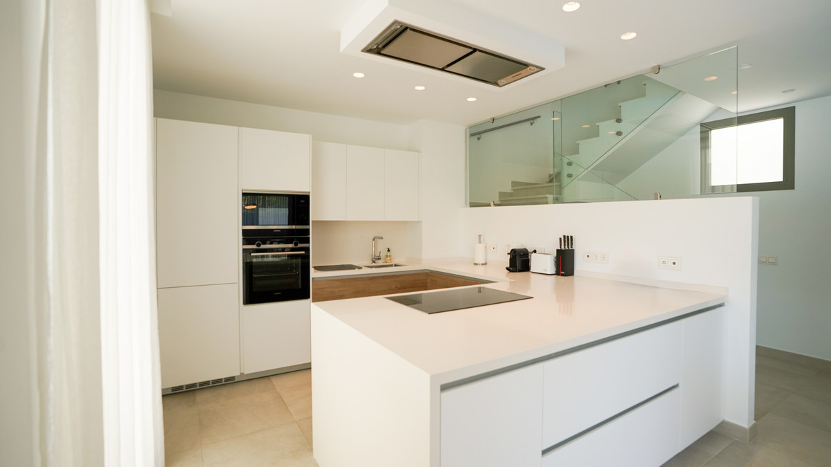 Photo 7 Detached Villa El Paraiso, Costa del Sol, Málaga – R5061181