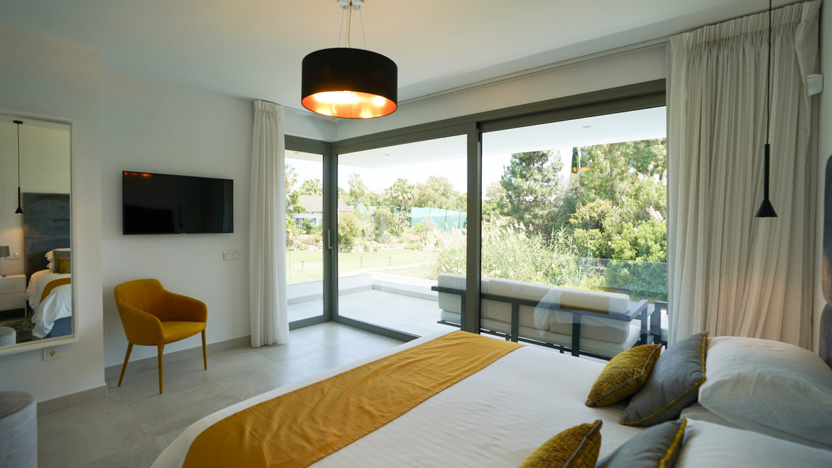 Photo 8 Detached Villa El Paraiso, Costa del Sol, Málaga – R5061181