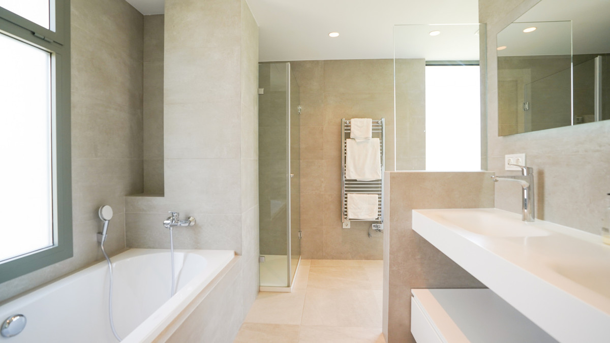 Photo 10 Detached Villa El Paraiso, Costa del Sol, Málaga – R5061181