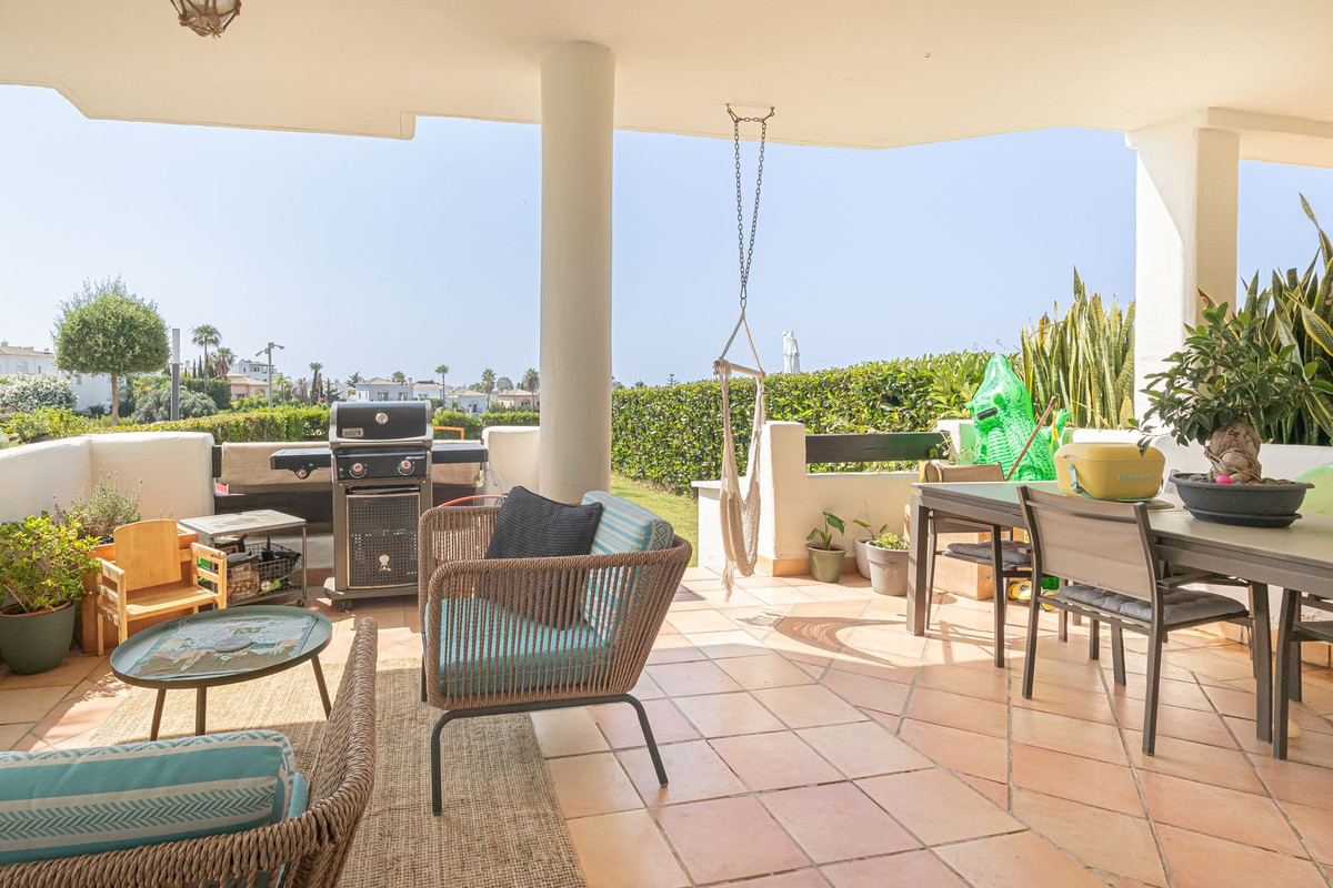 Photo 3 Ground Floor Apartment Estepona, Costa del Sol, Málaga – R5070553