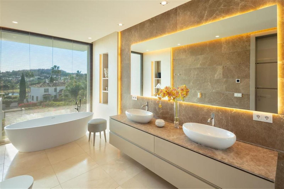 Photo 24 Detached Villa Nueva Andalucía, Costa del Sol, Málaga – R4414300