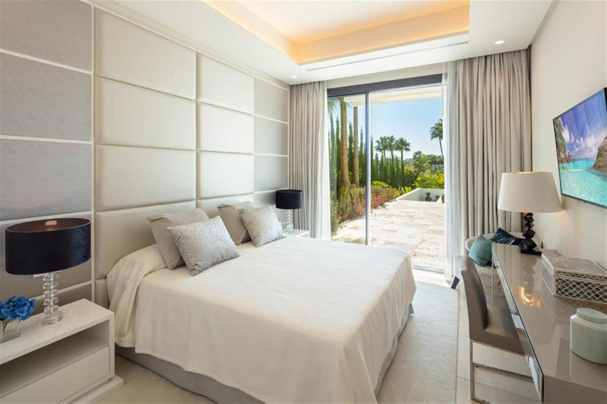 Photo 8 Detached Villa Nueva Andalucía, Costa del Sol, Málaga – R4414300