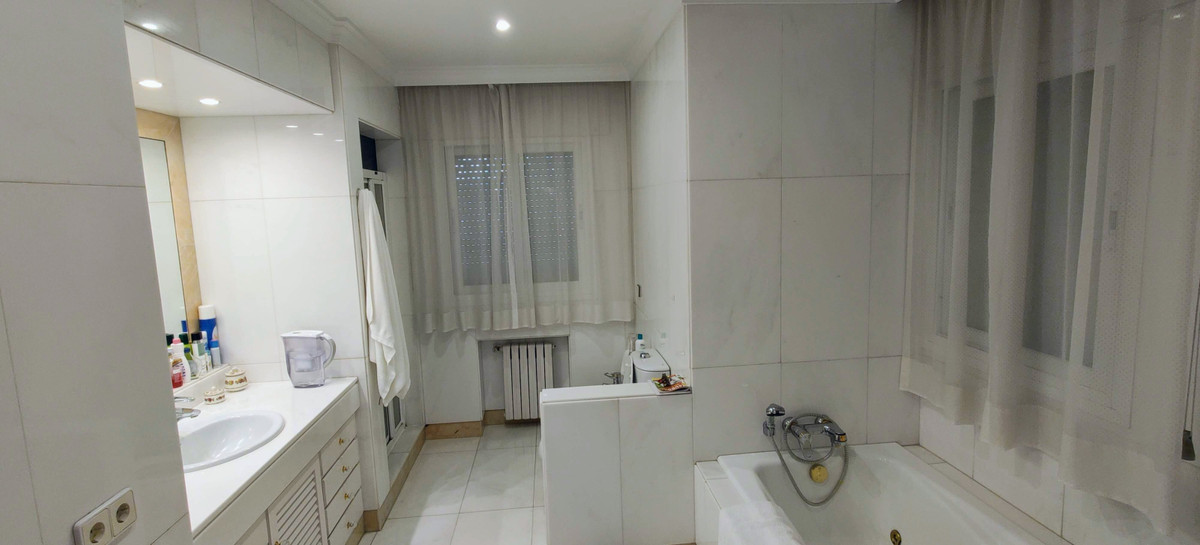 Photo 21 Detached Villa Guadalmina Baja, Costa del Sol, Málaga – R4606528