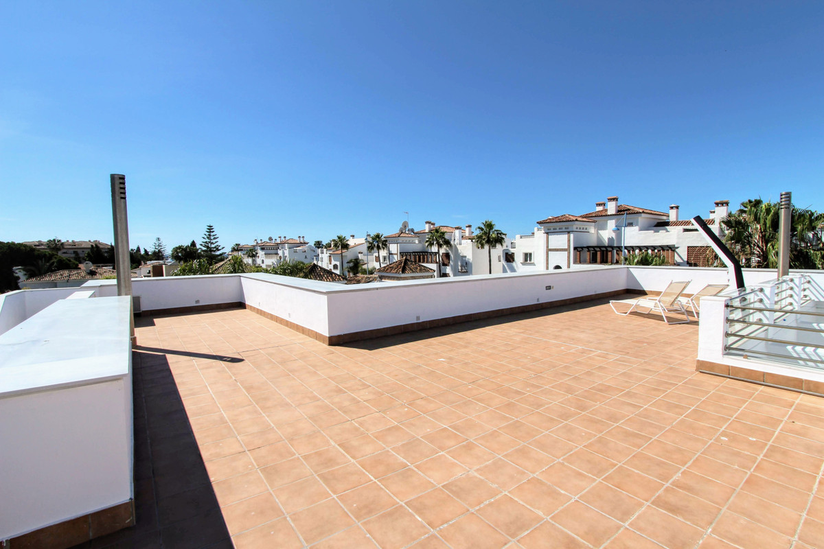 Photo 3 Detached Villa San Pedro de Alcántara, Costa del Sol, Málaga – R3229714