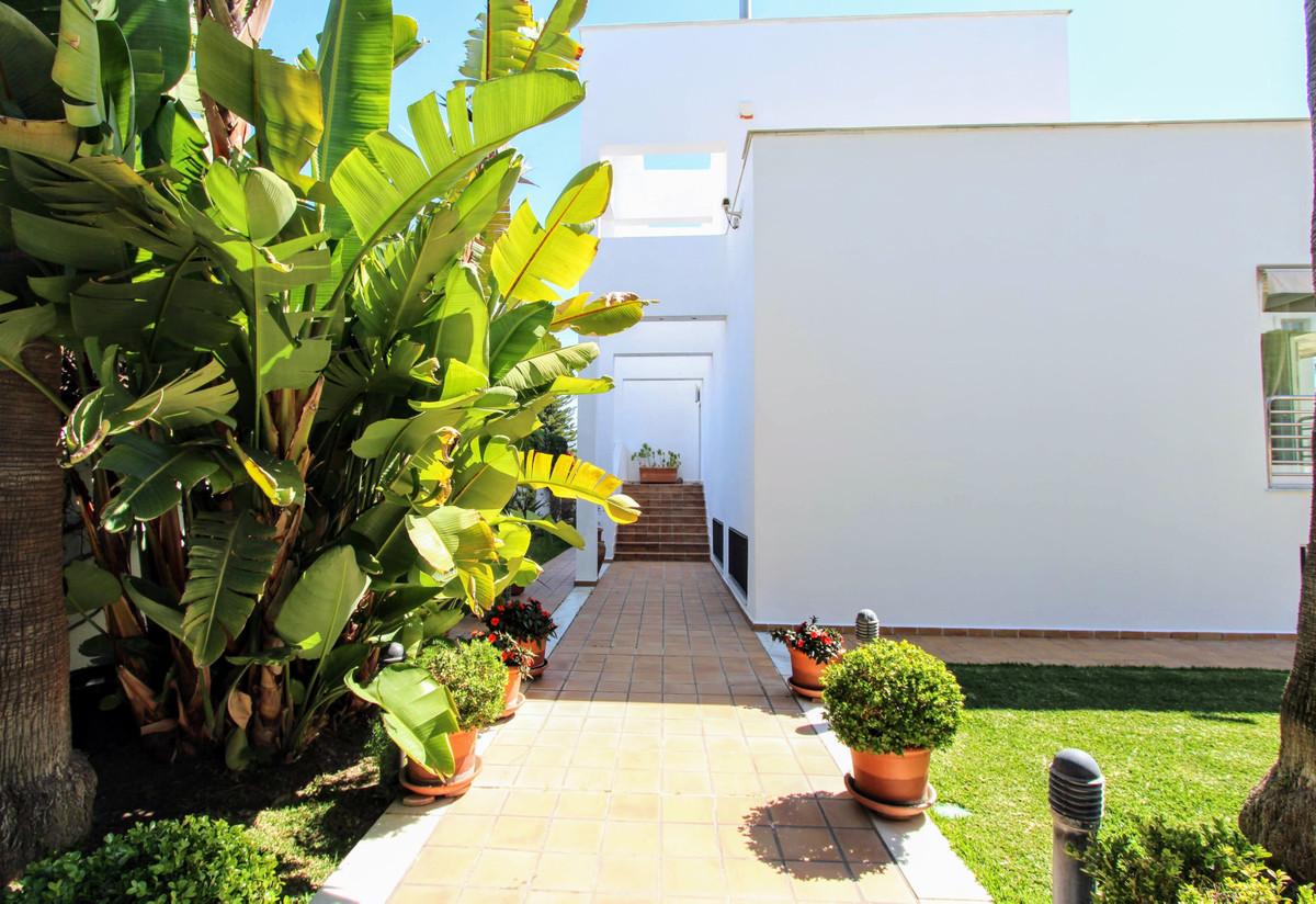 Photo 25 Detached Villa San Pedro de Alcántara, Costa del Sol, Málaga – R3229714