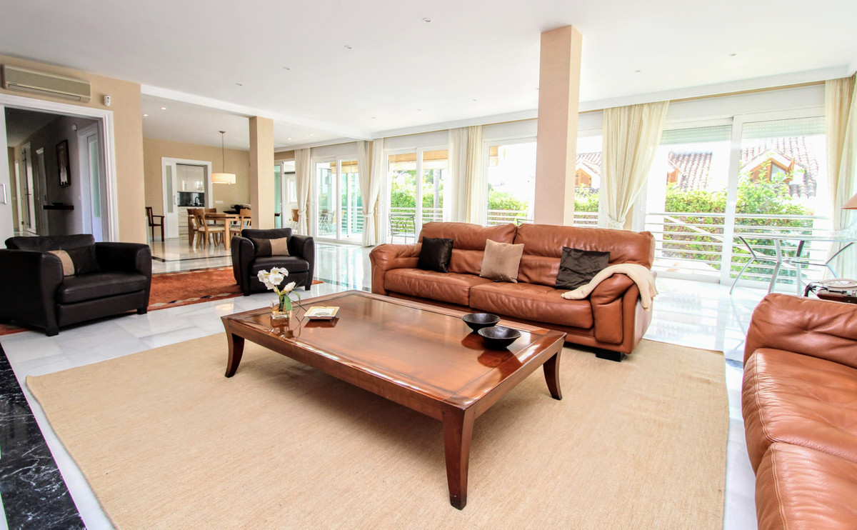 Photo 5 Detached Villa San Pedro de Alcántara, Costa del Sol, Málaga – R3229714
