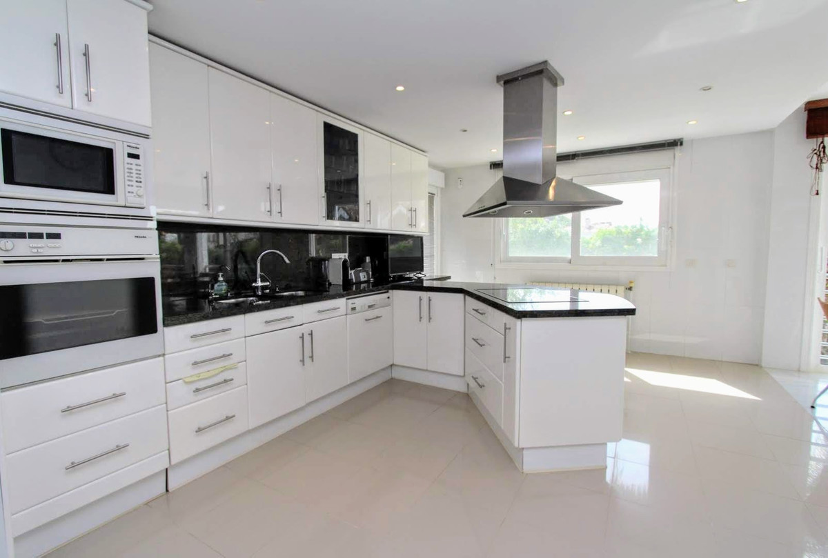 Photo 6 Detached Villa San Pedro de Alcántara, Costa del Sol, Málaga – R3229714