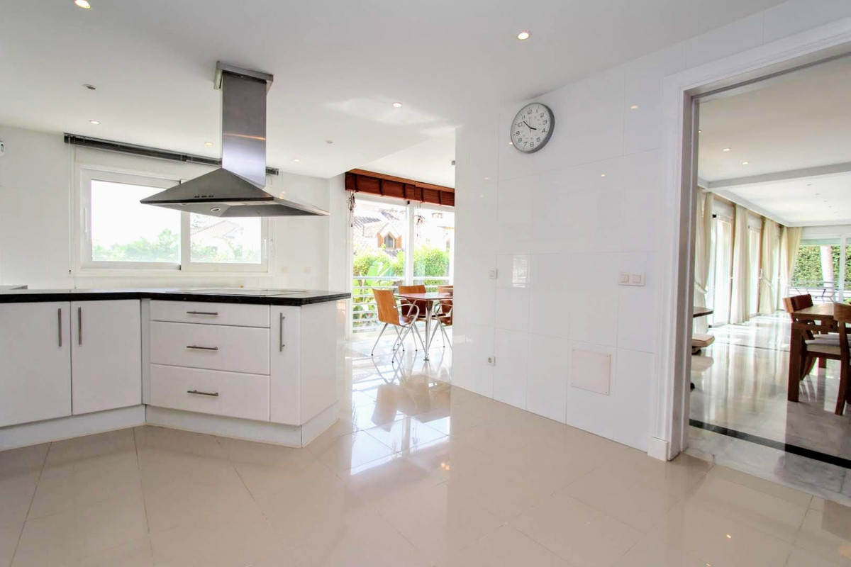 Photo 7 Detached Villa San Pedro de Alcántara, Costa del Sol, Málaga – R3229714
