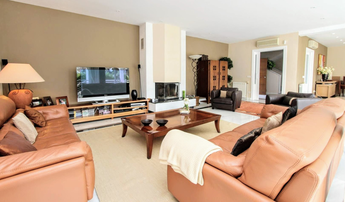 Photo 10 Detached Villa San Pedro de Alcántara, Costa del Sol, Málaga – R3229714