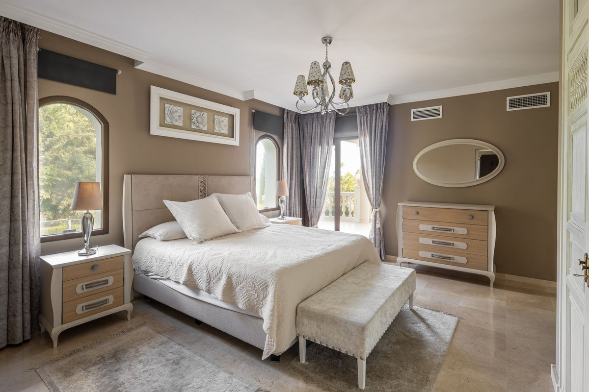 Photo 11 Detached Villa El Paraiso, Costa del Sol, Málaga – R5057767