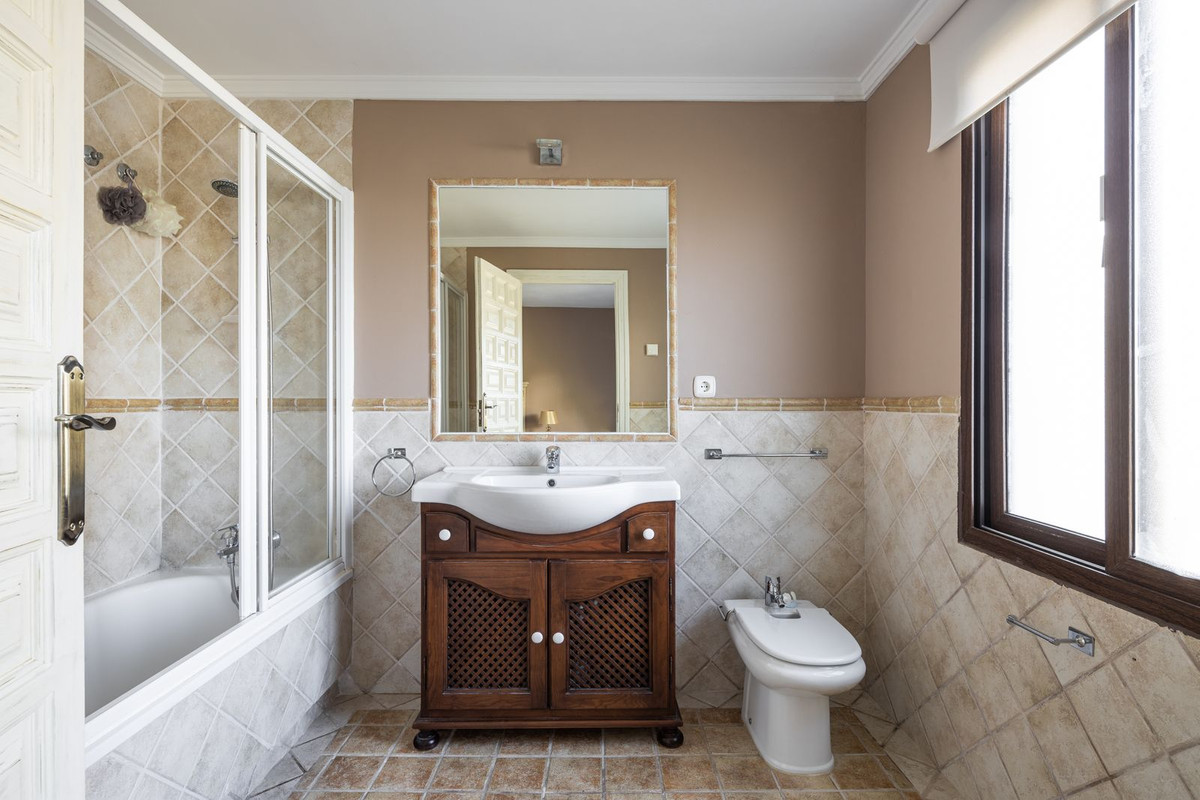 Photo 14 Detached Villa El Paraiso, Costa del Sol, Málaga – R5057767