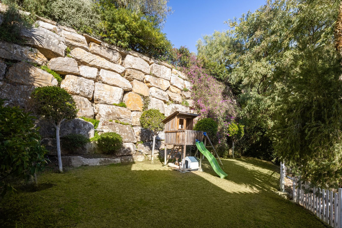 Photo 17 Detached Villa El Paraiso, Costa del Sol, Málaga – R5057767