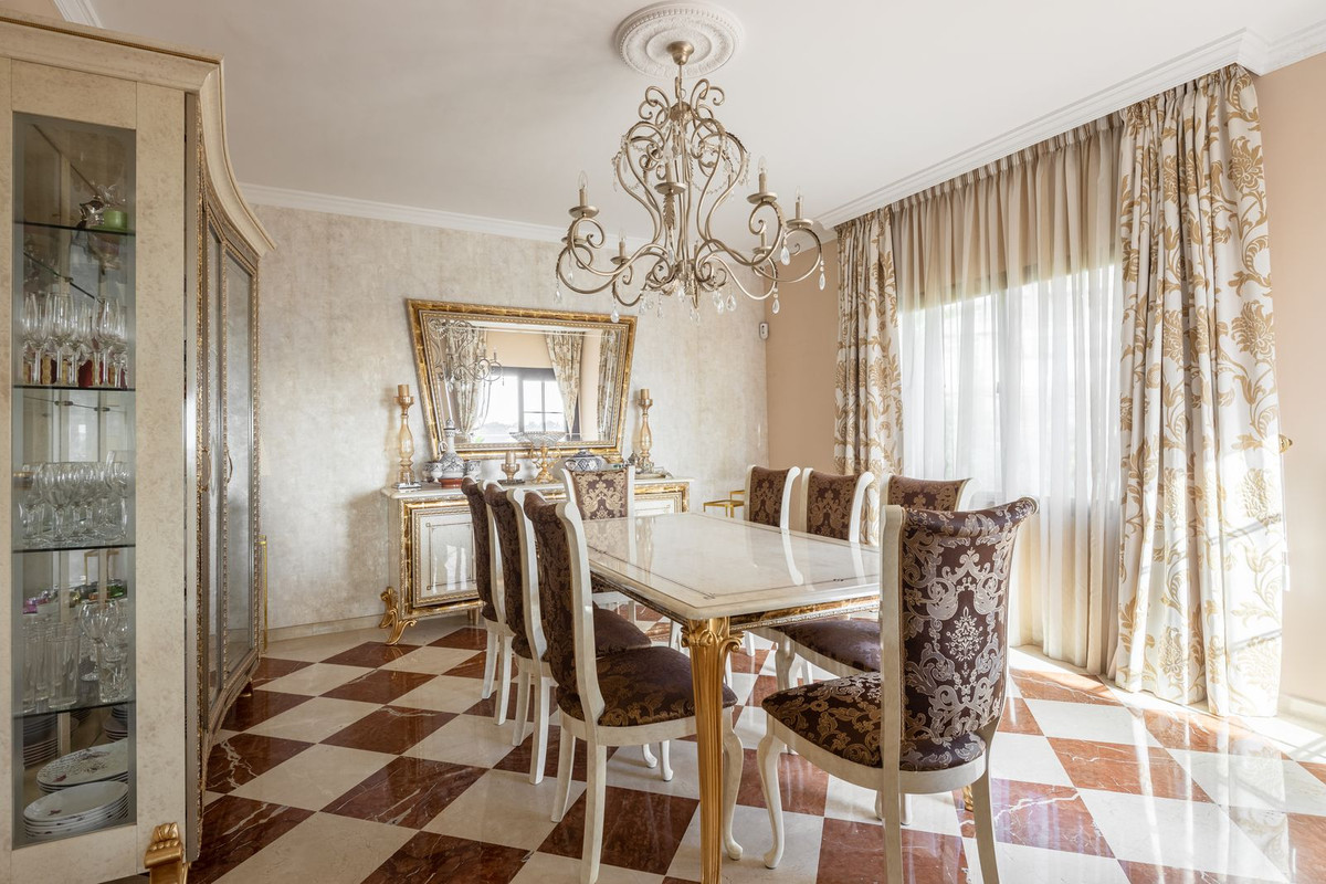 Photo 22 Detached Villa El Paraiso, Costa del Sol, Málaga – R5057767