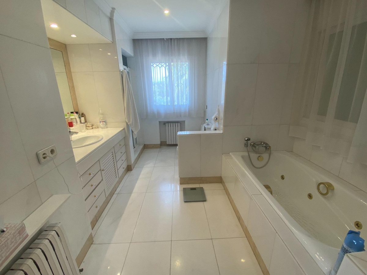 Photo 41 Detached Villa Guadalmina Baja, Costa del Sol, Málaga – R4941982
