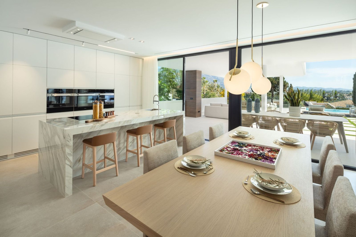 Photo 12 Detached Villa Nueva Andalucía, Costa del Sol, Málaga – R4679047