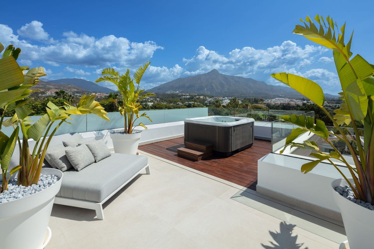 Photo 30 Detached Villa Nueva Andalucía, Costa del Sol, Málaga – R4679047