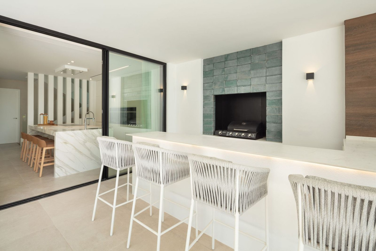 Photo 10 Detached Villa Nueva Andalucía, Costa del Sol, Málaga – R4679047