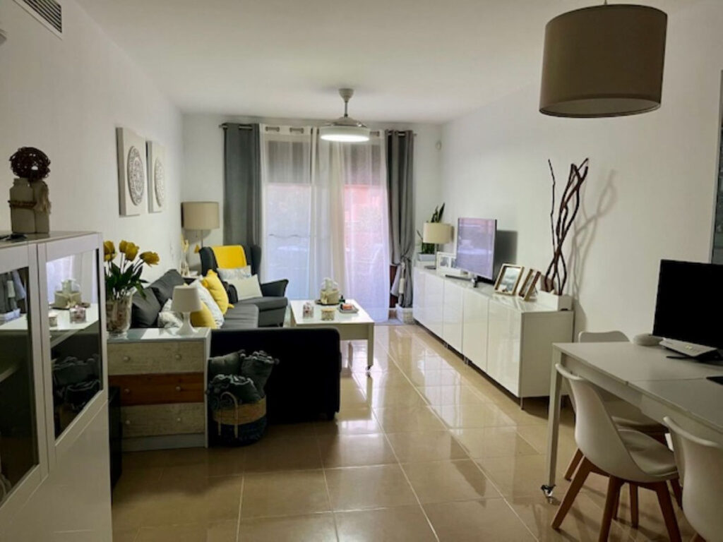 Photo 3 Middle Floor Apartment Estepona, Costa del Sol, Málaga – R5057623
