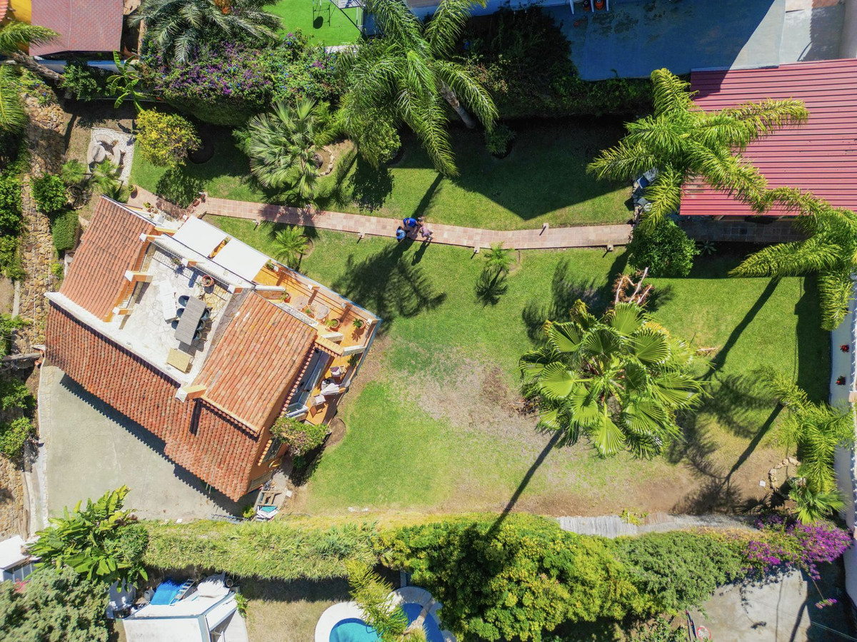 Photo 1 Detached Villa Nueva Andalucía, Costa del Sol, Málaga – R4645723