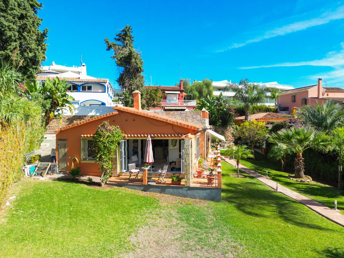 Photo 3 Detached Villa Nueva Andalucía, Costa del Sol, Málaga – R4645723