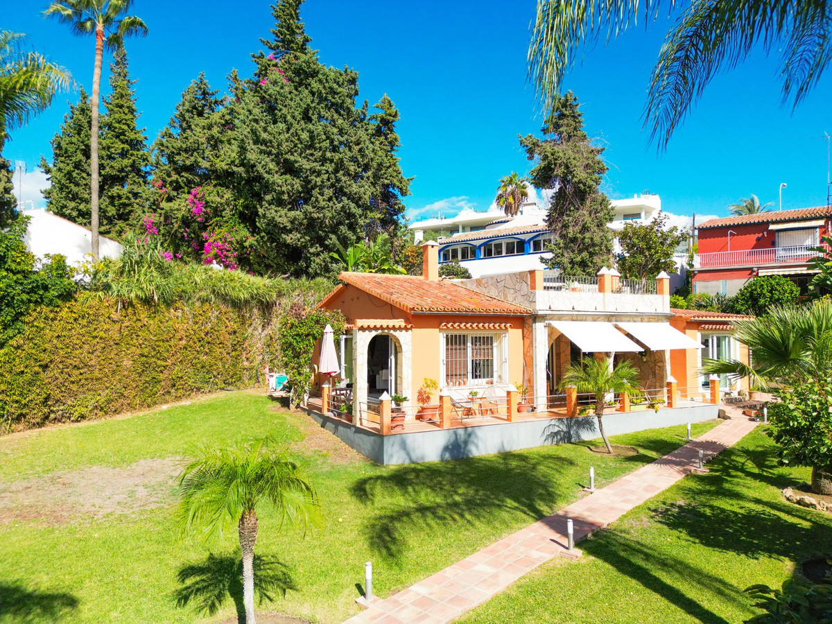 Photo 4 Detached Villa Nueva Andalucía, Costa del Sol, Málaga – R4645723
