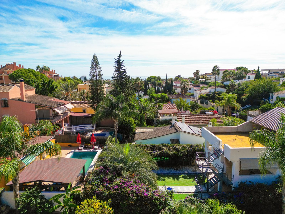 Photo 6 Detached Villa Nueva Andalucía, Costa del Sol, Málaga – R4645723