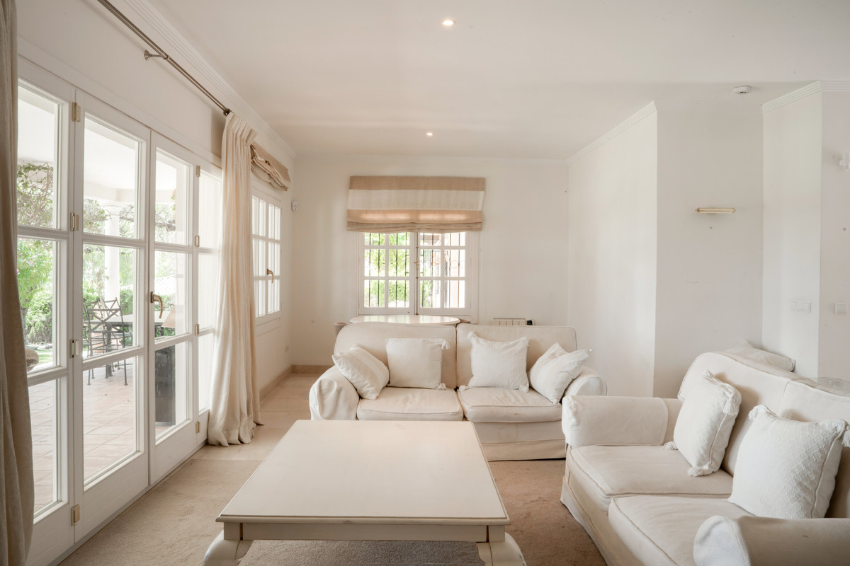 Photo 6 Detached Villa El Paraiso, Costa del Sol, Málaga – R5064325