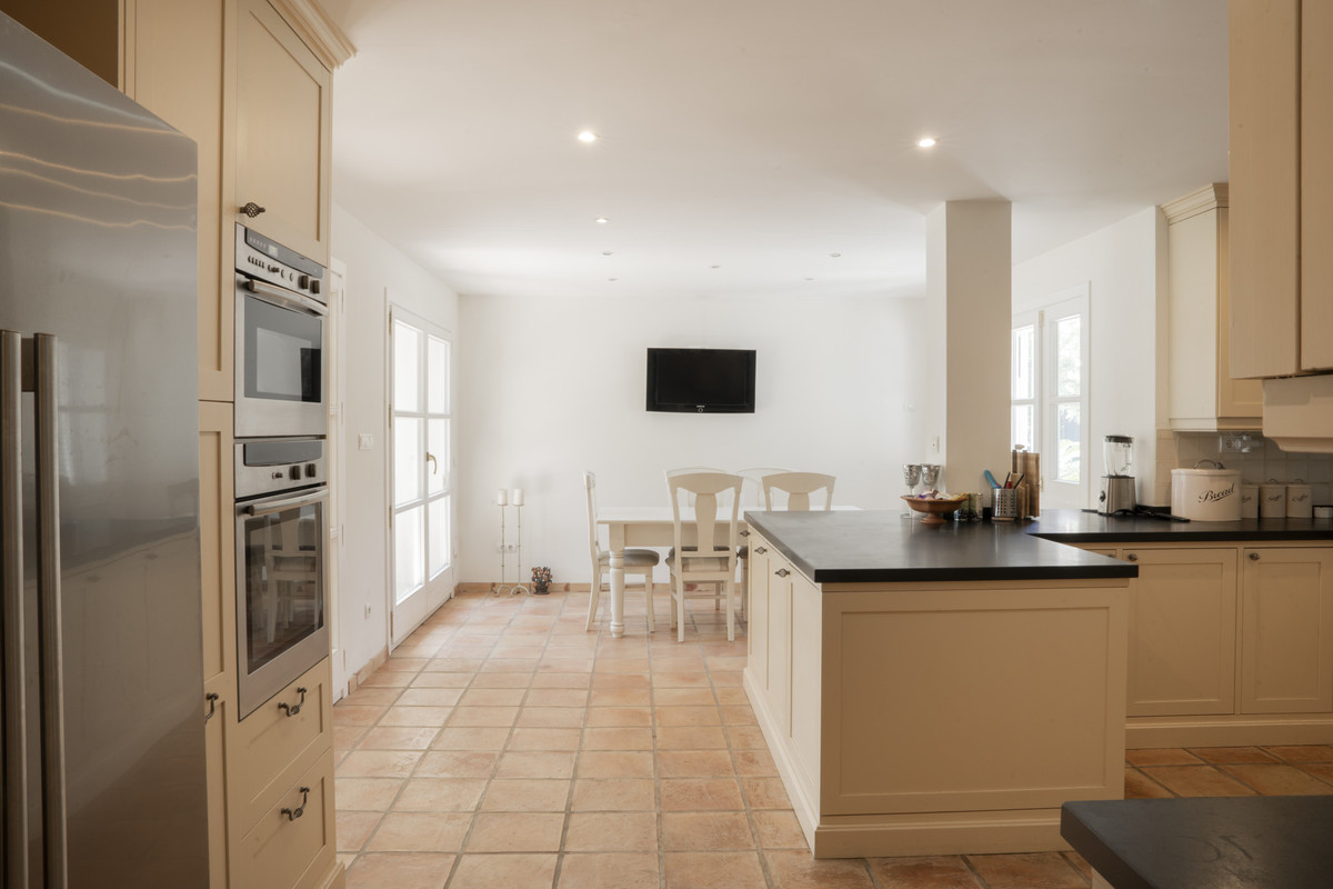 Photo 7 Detached Villa El Paraiso, Costa del Sol, Málaga – R5064325