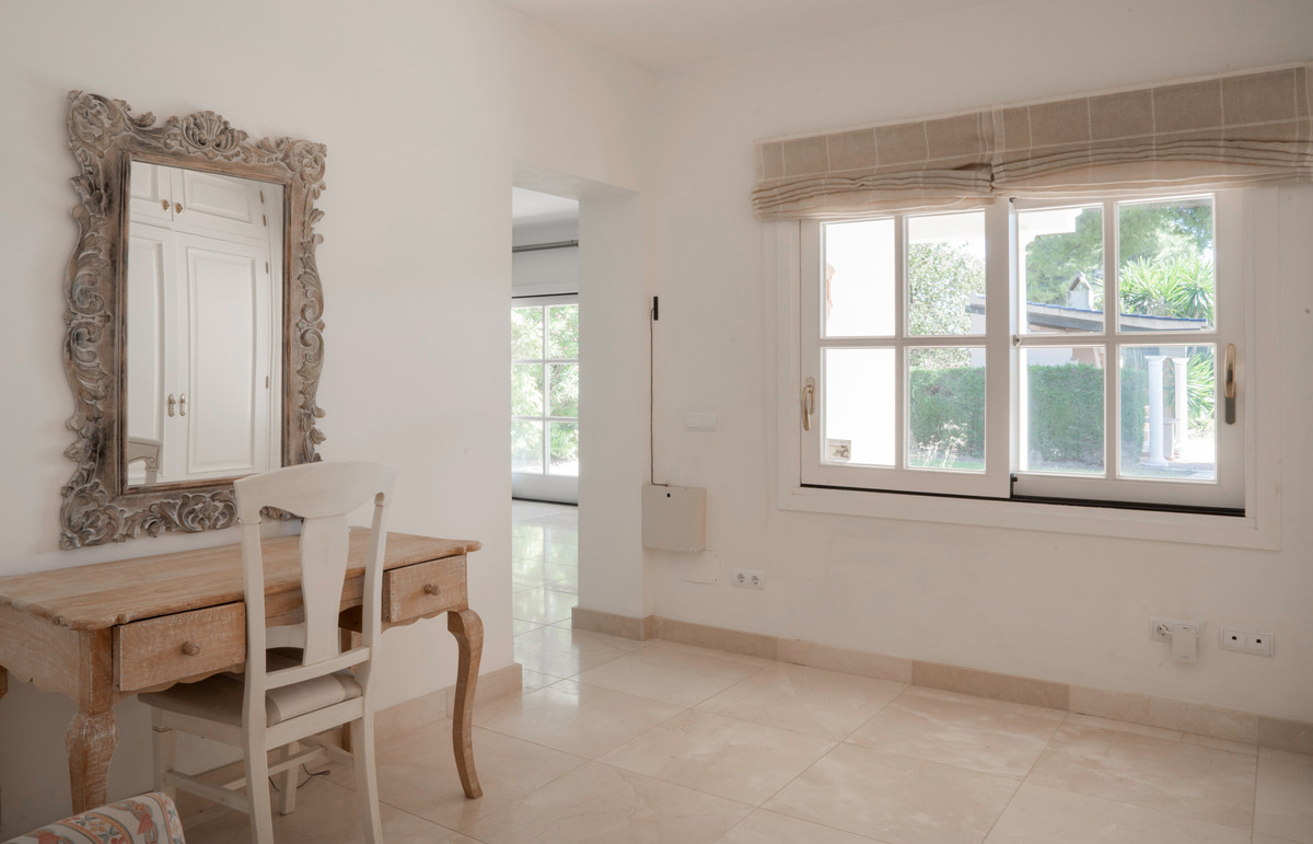 Photo 9 Detached Villa El Paraiso, Costa del Sol, Málaga – R5064325