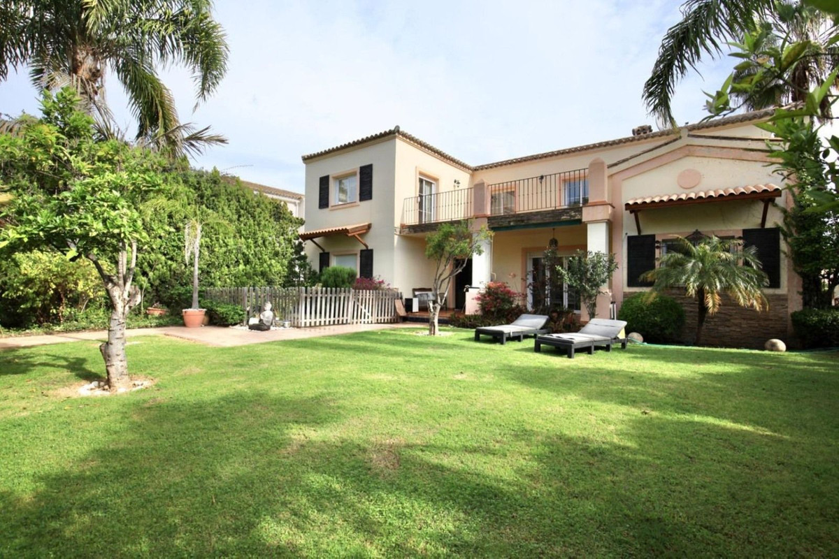 Photo 1 Detached Villa Guadalmina Alta, Costa del Sol, Málaga – R5061856