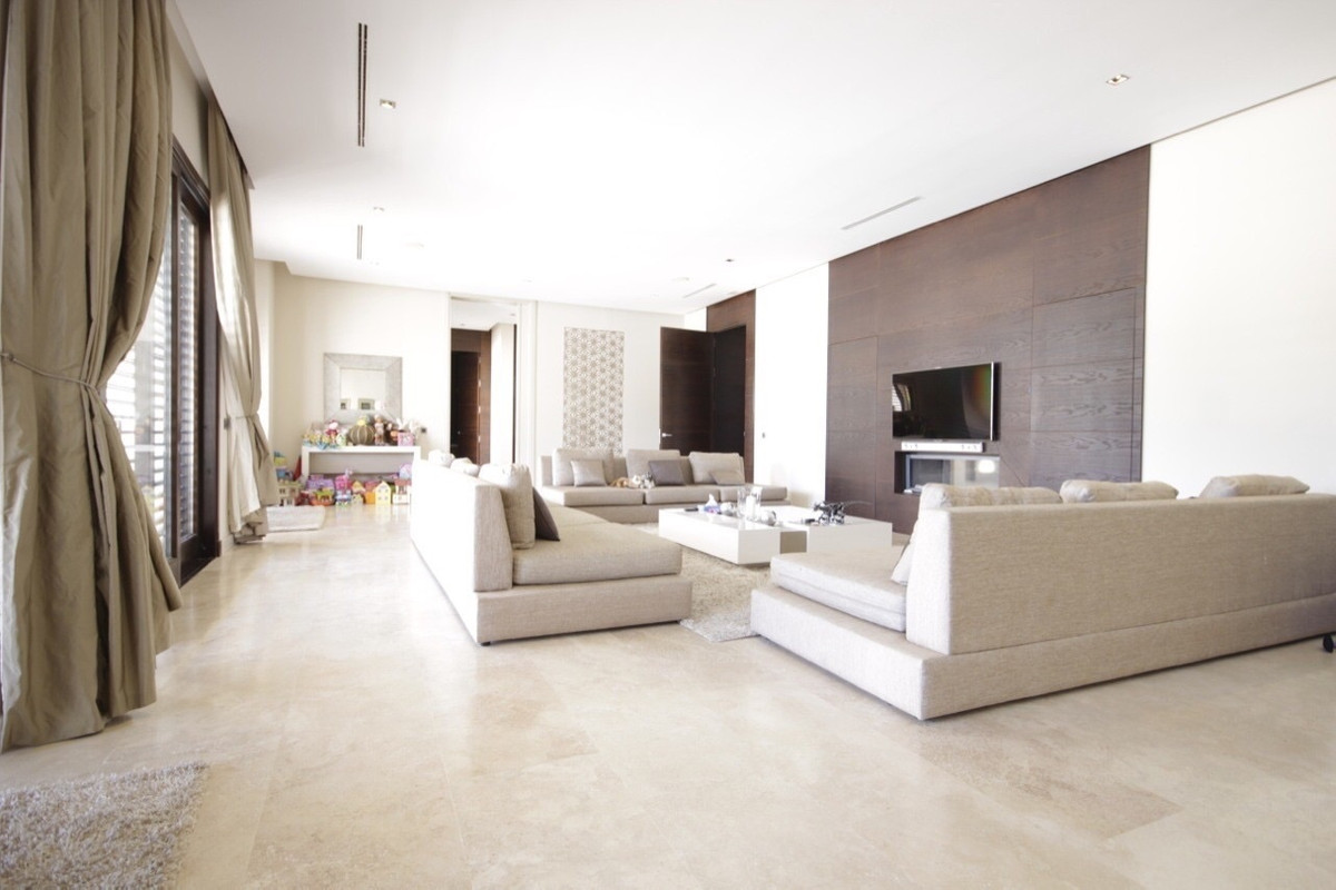 Photo 3 Detached Villa Guadalmina Baja, Costa del Sol, Málaga – R3021947