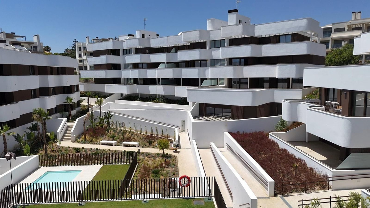 Photo 1 Middle Floor Apartment Estepona, Costa del Sol, Málaga – R5112466