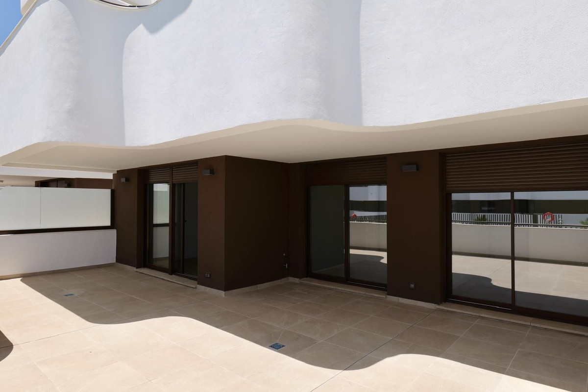 Photo 3 Middle Floor Apartment Estepona, Costa del Sol, Málaga – R5112466