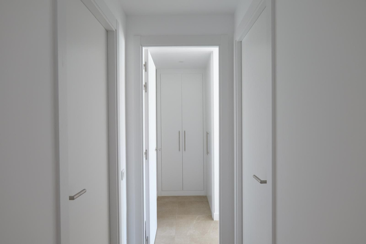 Photo 4 Middle Floor Apartment Estepona, Costa del Sol, Málaga – R5112466