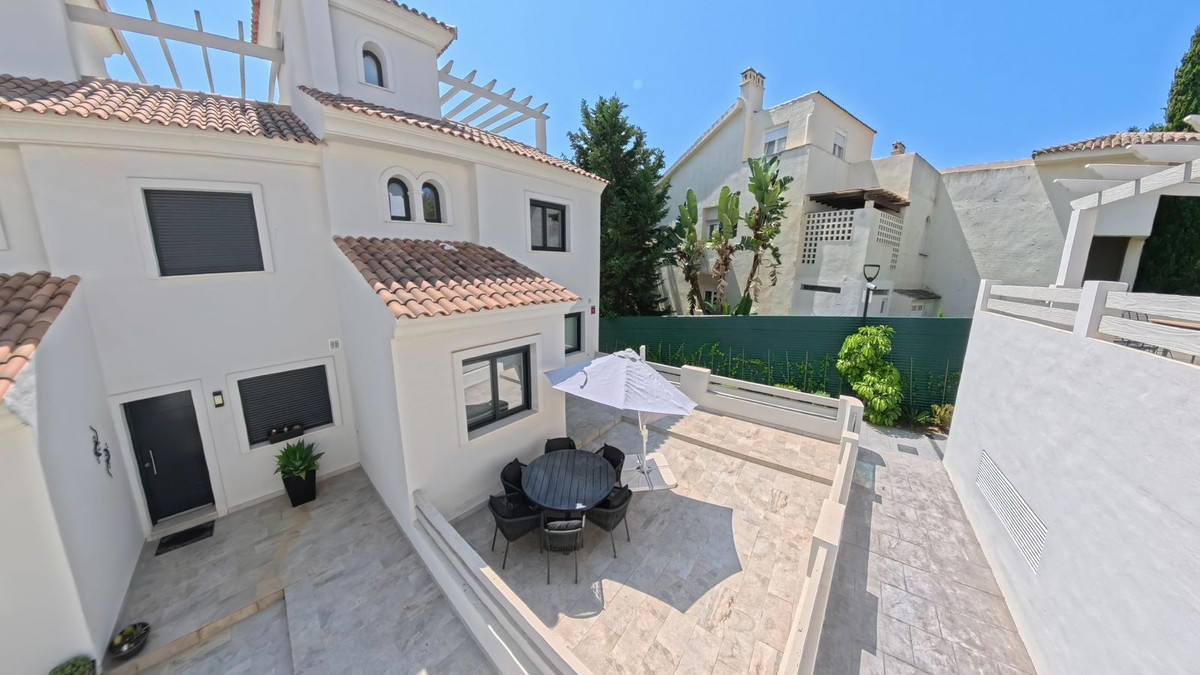 Photo 1 Townhouse Estepona, Costa del Sol, Málaga – R5084074