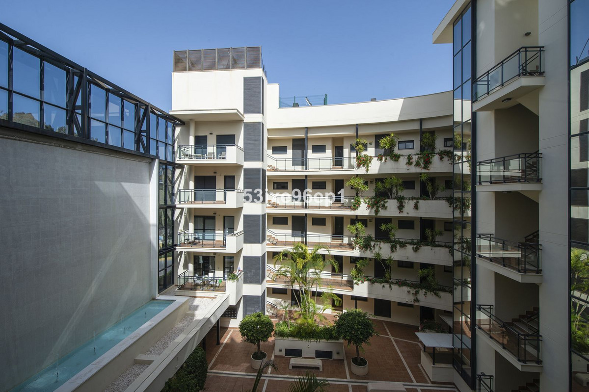 Photo 3 Middle Floor Apartment New Golden Mile, Costa del Sol, Málaga – R5019412