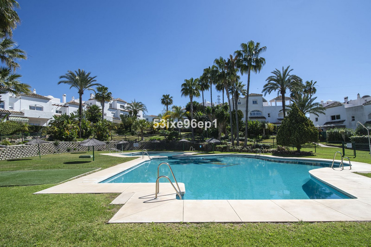 Photo 1 Semi-Detached House New Golden Mile, Costa del Sol, Málaga – R5005567